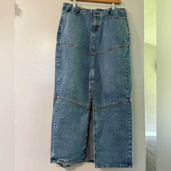 Women’s Denim Maxi Shirt.  Size.  12 r.  Color medium wash - Picture 3 of 9